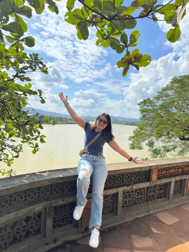 advantage of solo travel - happier 