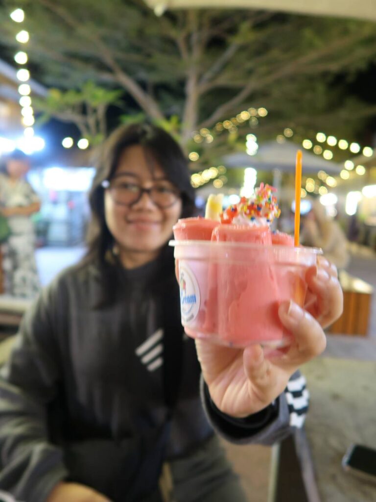 ငွေဆောင်ကမ်းခြေ -  Night Market 